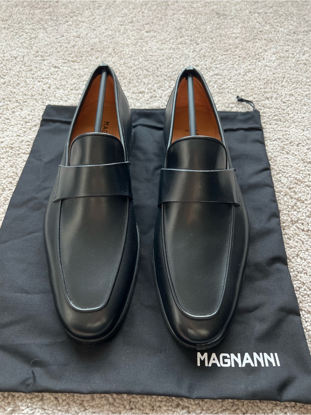 Magnanni Black Leather Penny Loafers - Sleek Slip-On Dress Shoes